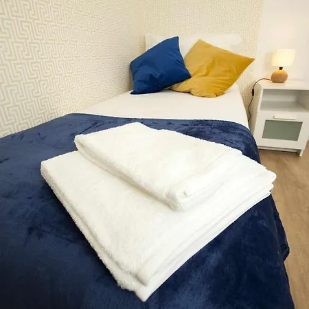 Δωμάτια σε οικογενειακή κατοικία Golden & Blue House, O Seu Novo Espaco No *