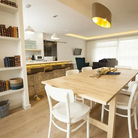 Golden & Blue House, O Seu Novo Espaco No Δωμάτια σε οικογενειακή κατοικία