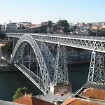 Golden & Blue House, O Seu Novo Espaco No Oporto