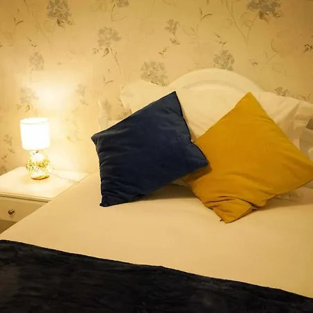 Golden & Blue House, O Seu Novo Espaco No Porto